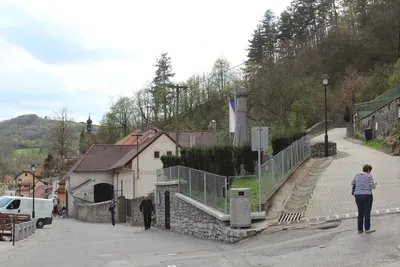 [Ž] odbočka pamatník
