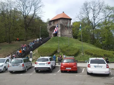 K▙ (Visegrád, Fellegvár (autóparkoló) – Visegrádi-erdő)