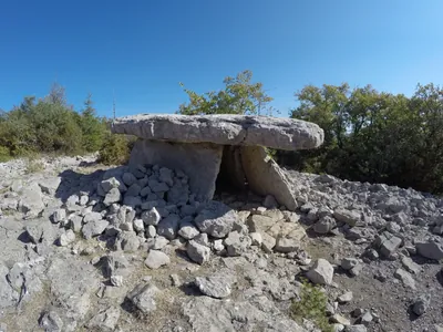 Le Calvaire - Le Dolmen