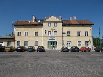 S (Esztergom, vá. – Pilisvörösvár – Csíki csárda am.)