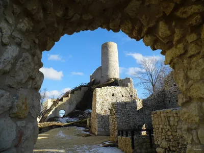 Smoleń, zamek - Smoleń, węzeł szlaków