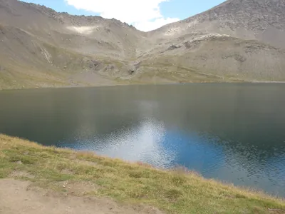 Le lac des Estaris depuis le sommet du Drouvet