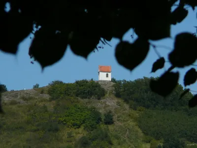 [M] - odbočka k vrcholu Zebína