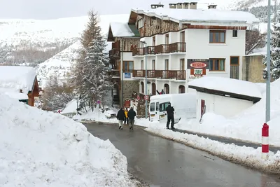 Huez Coast