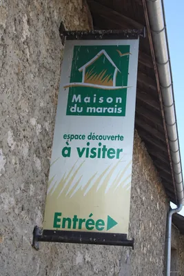 Sentier sur pilotis