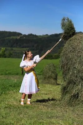 Jánošíkovym chotárom (prístupová trasa 2)