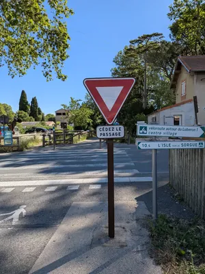 Gordes à vélo (laison Les Beaumettes - Robion)