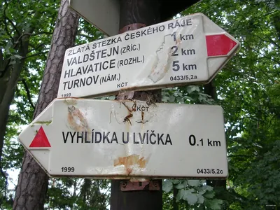 [Č] odbočka k vyhlídce U Lvíčka