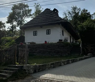 K+ (Kecske-hegy – Komlóska)