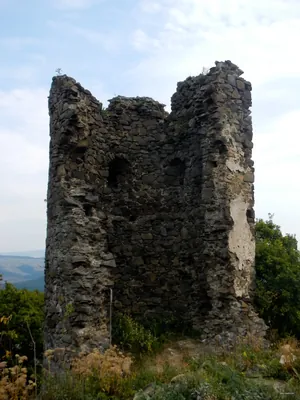 Cesta okolo hradu