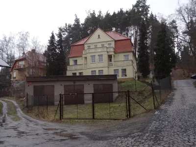[Č] odbočka ke kapli