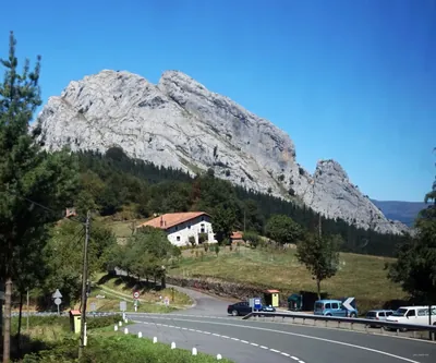 Mendiola errekari jarraitzen