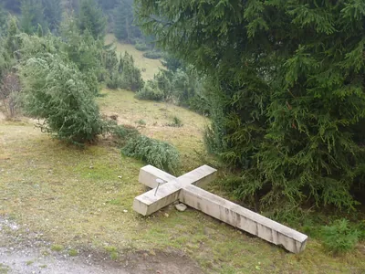 Jánošíkovym chotárom (prístupová trasa 1)