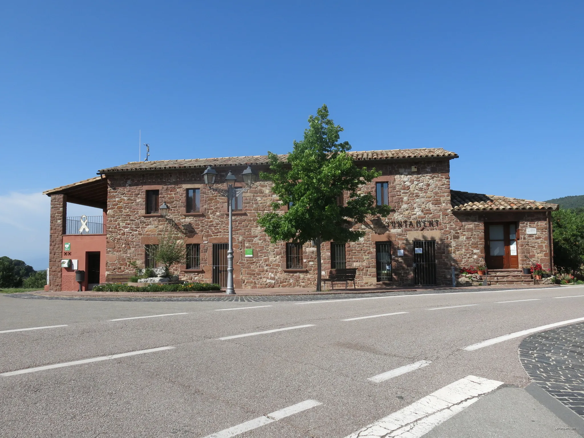 Ajuntament del Brull | Autor: Enric | Licencja: CC BY-SA 4.0 | Źródło: Wikimedia Commons