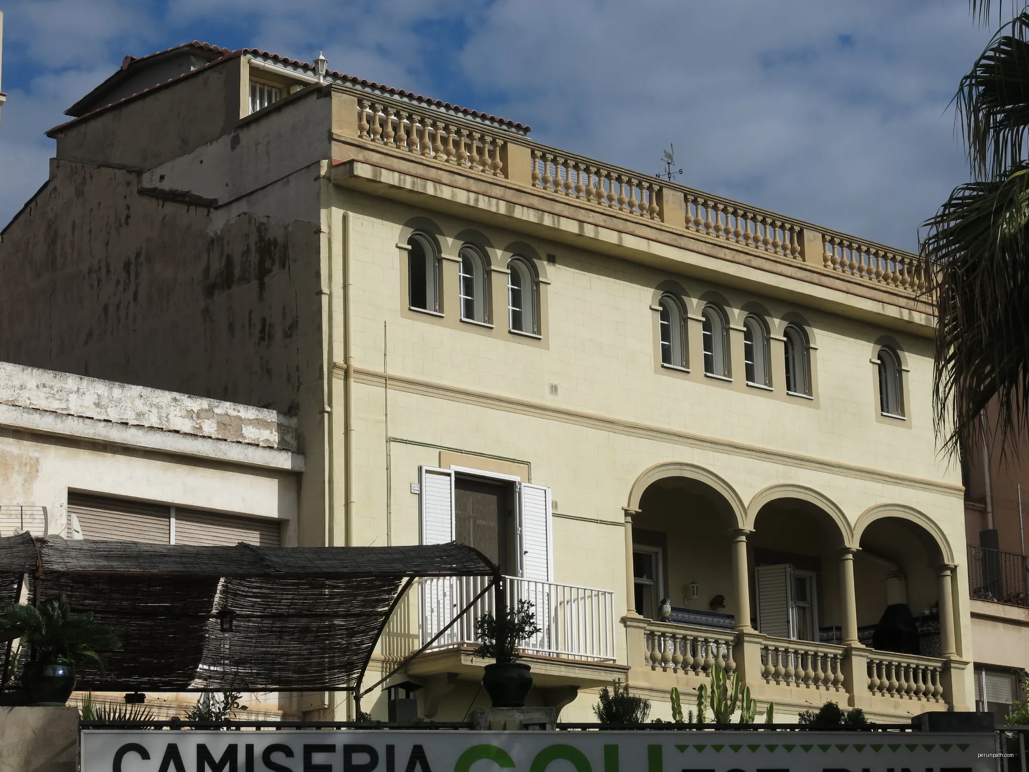 Ca n'Altés (Santa Coloma de Gramenet) | Autor: Enric | Licencja: CC BY-SA 4.0 | Źródło: Wikimedia Commons