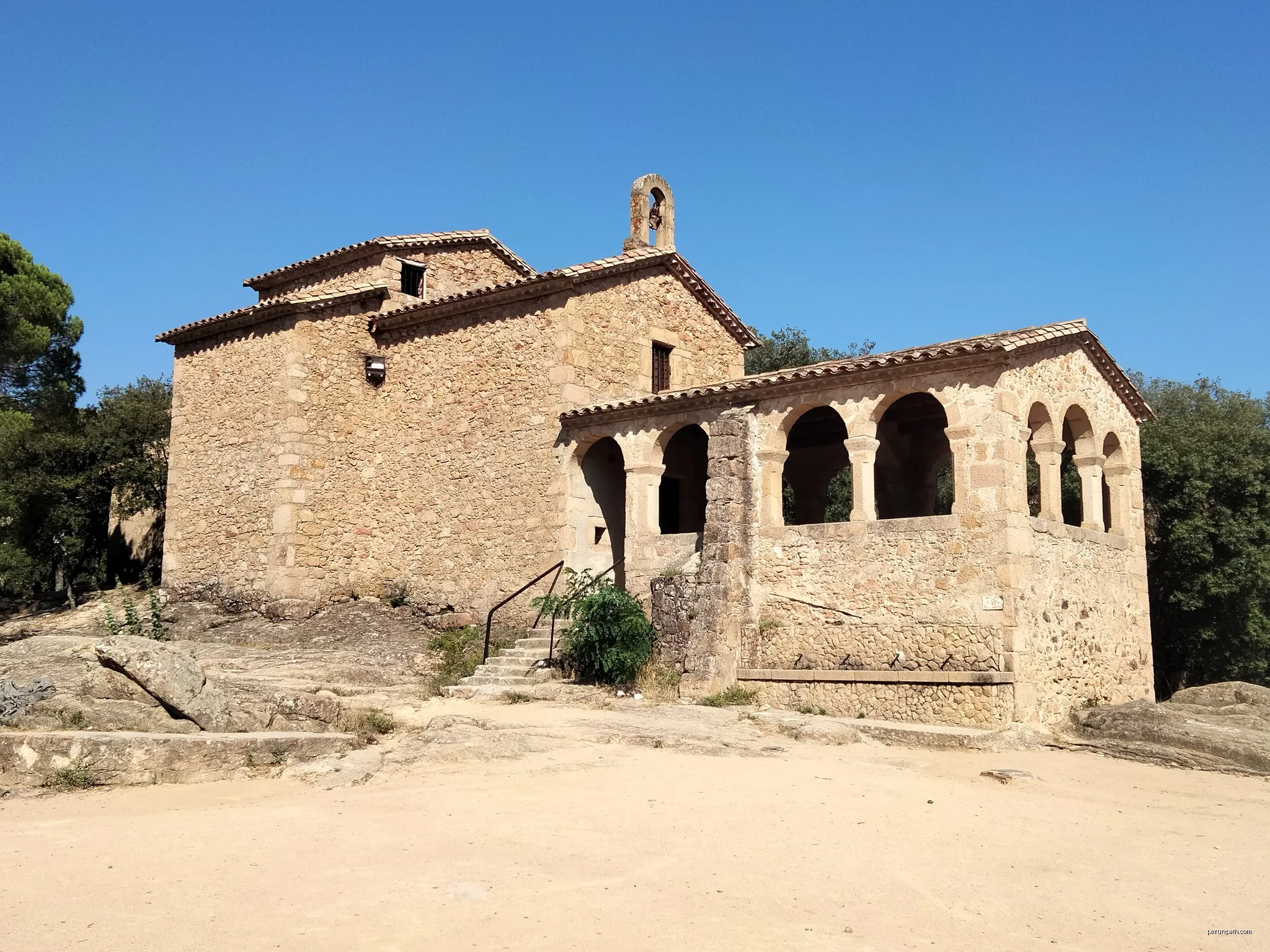 Santuari de la Mare de Déu de Farners (Santa Coloma de Farners) | Autor: Enric | Licencja: CC BY-SA 4.0 | Źródło: Wikimedia Commons