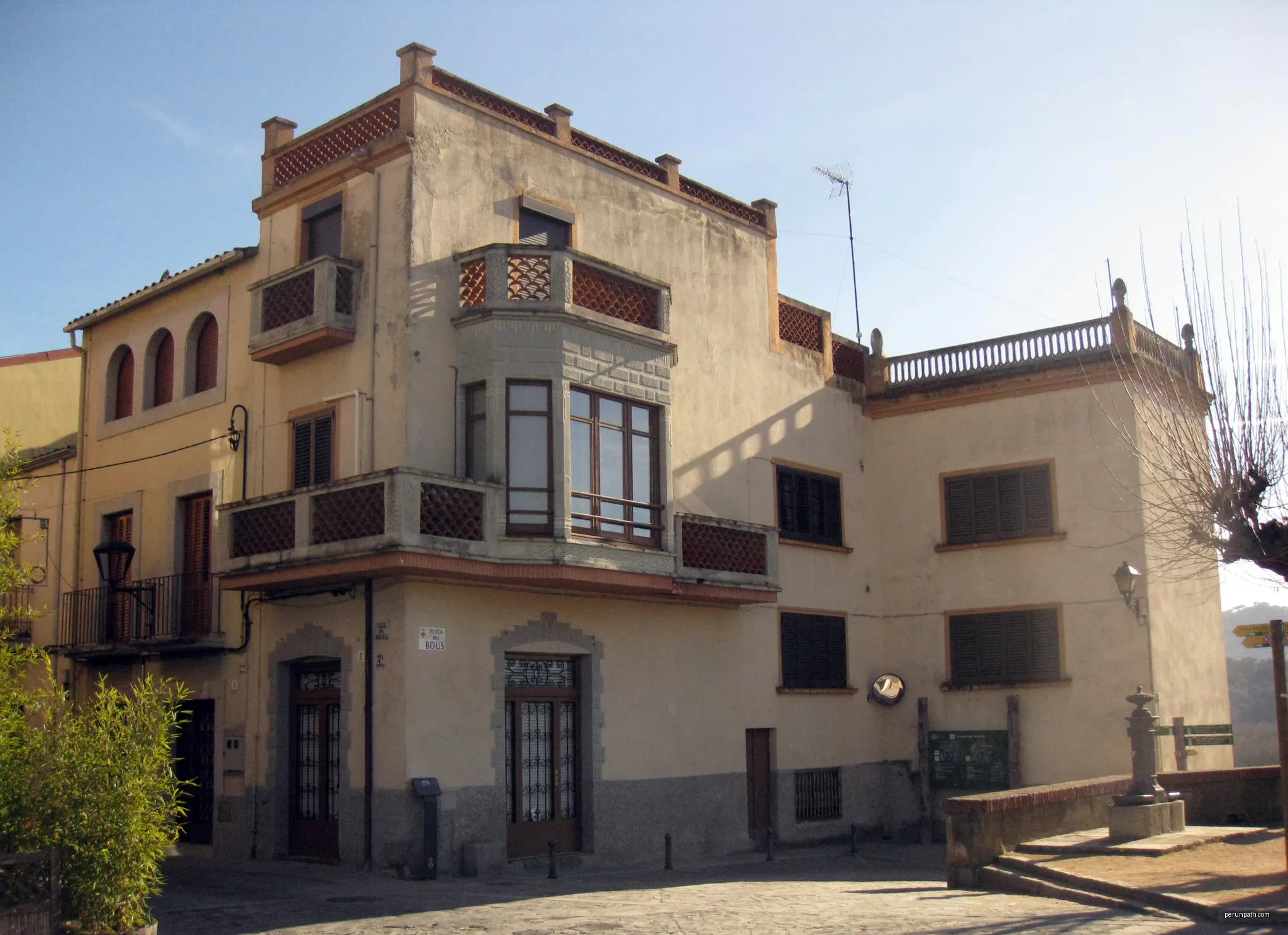 Casa al carrer Raval, 2 (Hostalric) | Autor: Enfo | Licencja: CC BY-SA 3.0 | Źródło: Wikimedia Commons