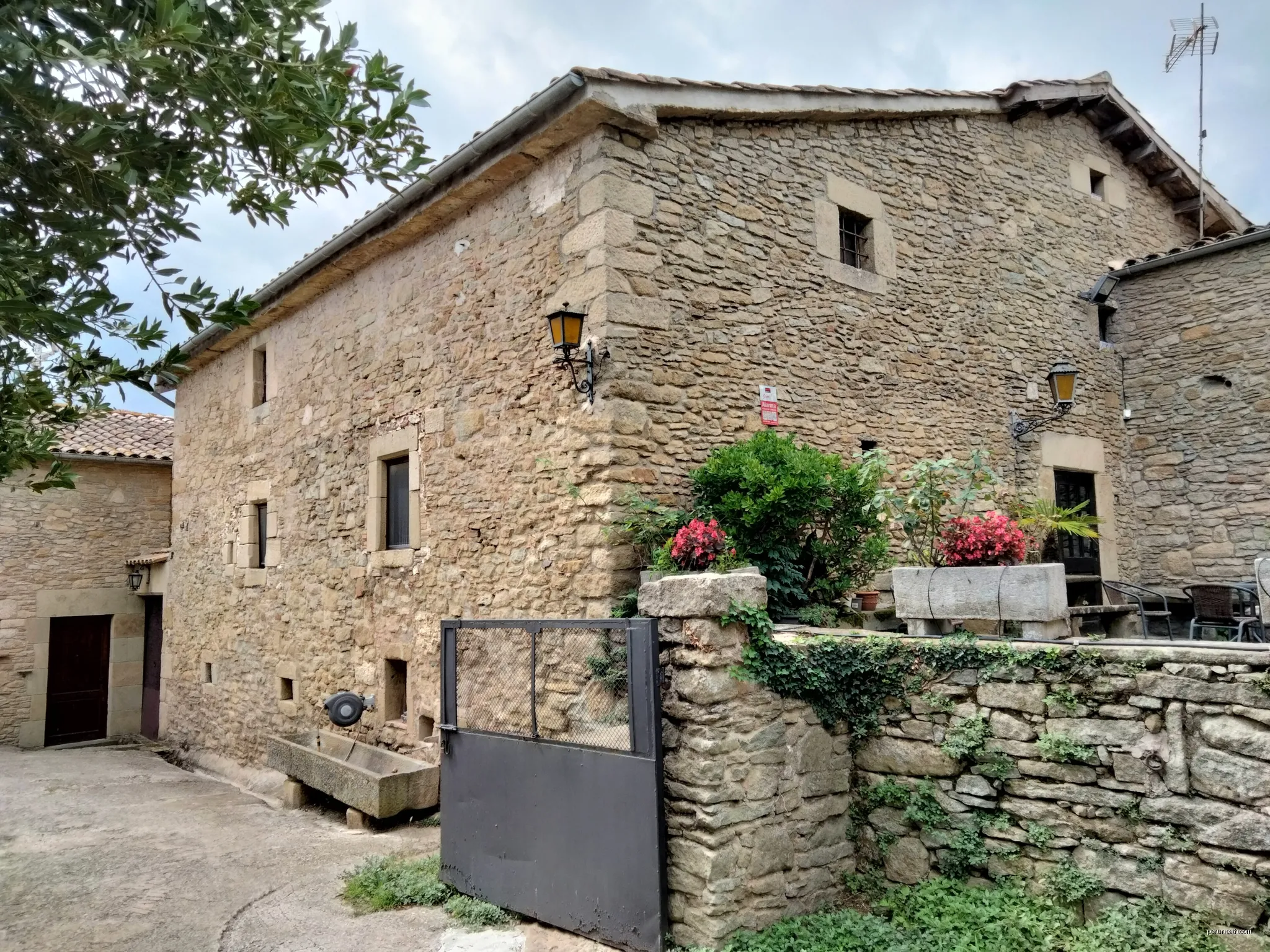 Mas de la Roca (Folgueroles), angle nord-est | Autor: Enric | Licencja: CC BY-SA 4.0 | Źródło: Wikimedia Commons