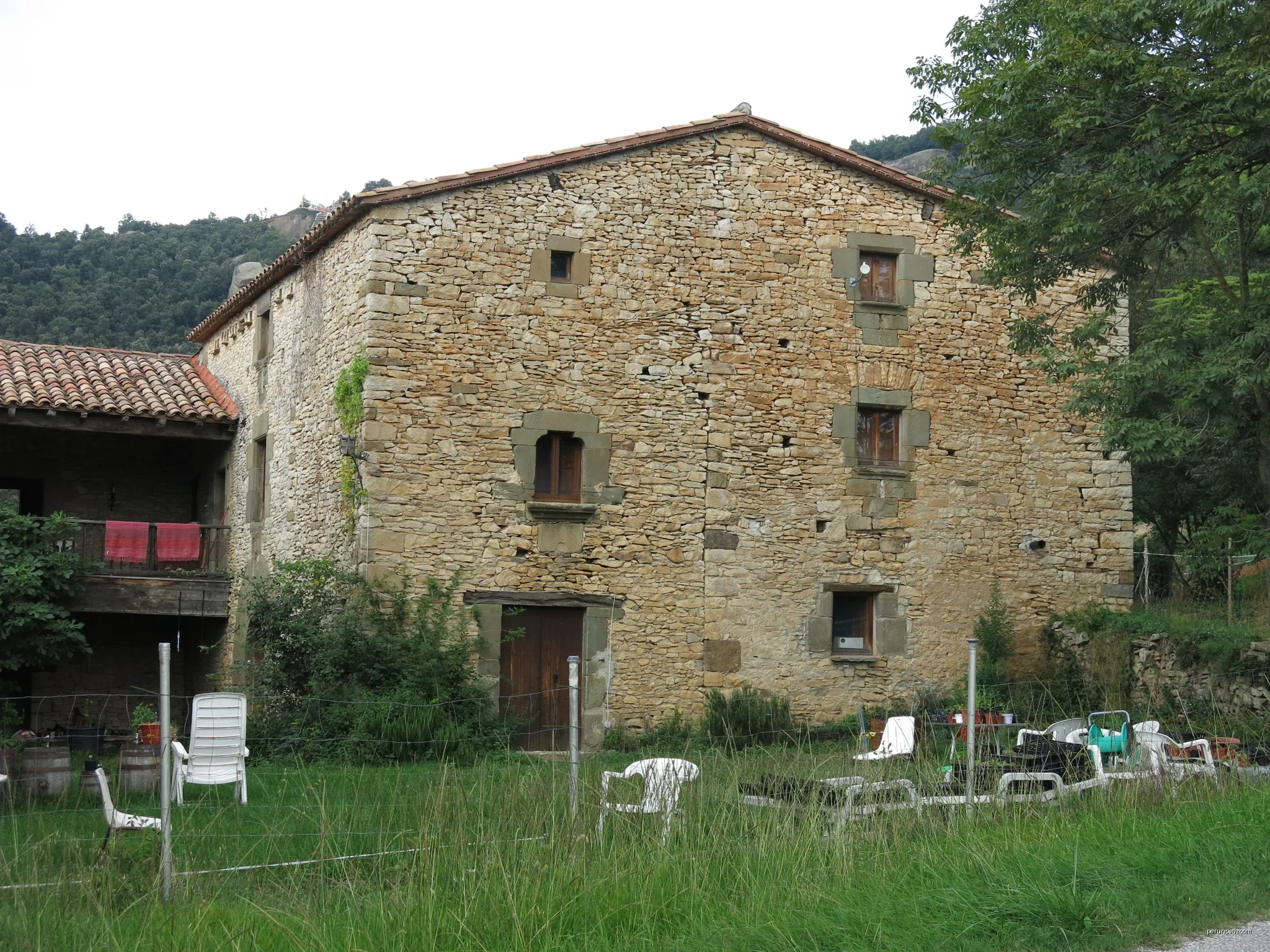 Masia les Baumes (Tavertet) | Autor: Enric | Licencja: CC BY-SA 4.0 | Źródło: Wikimedia Commons
