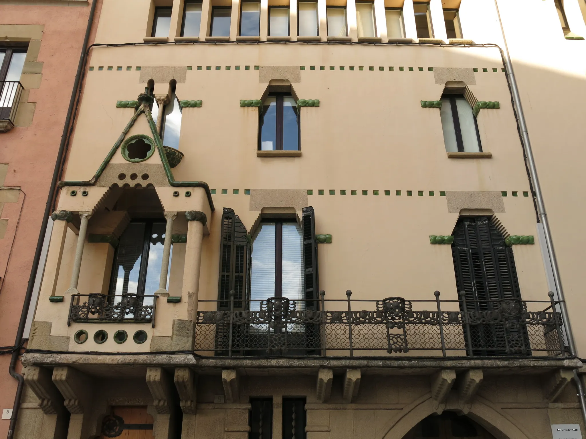 Casa Anita Colomer (Vic) | Autor: Enric | Licencja: CC BY-SA 4.0 | Źródło: Wikimedia Commons