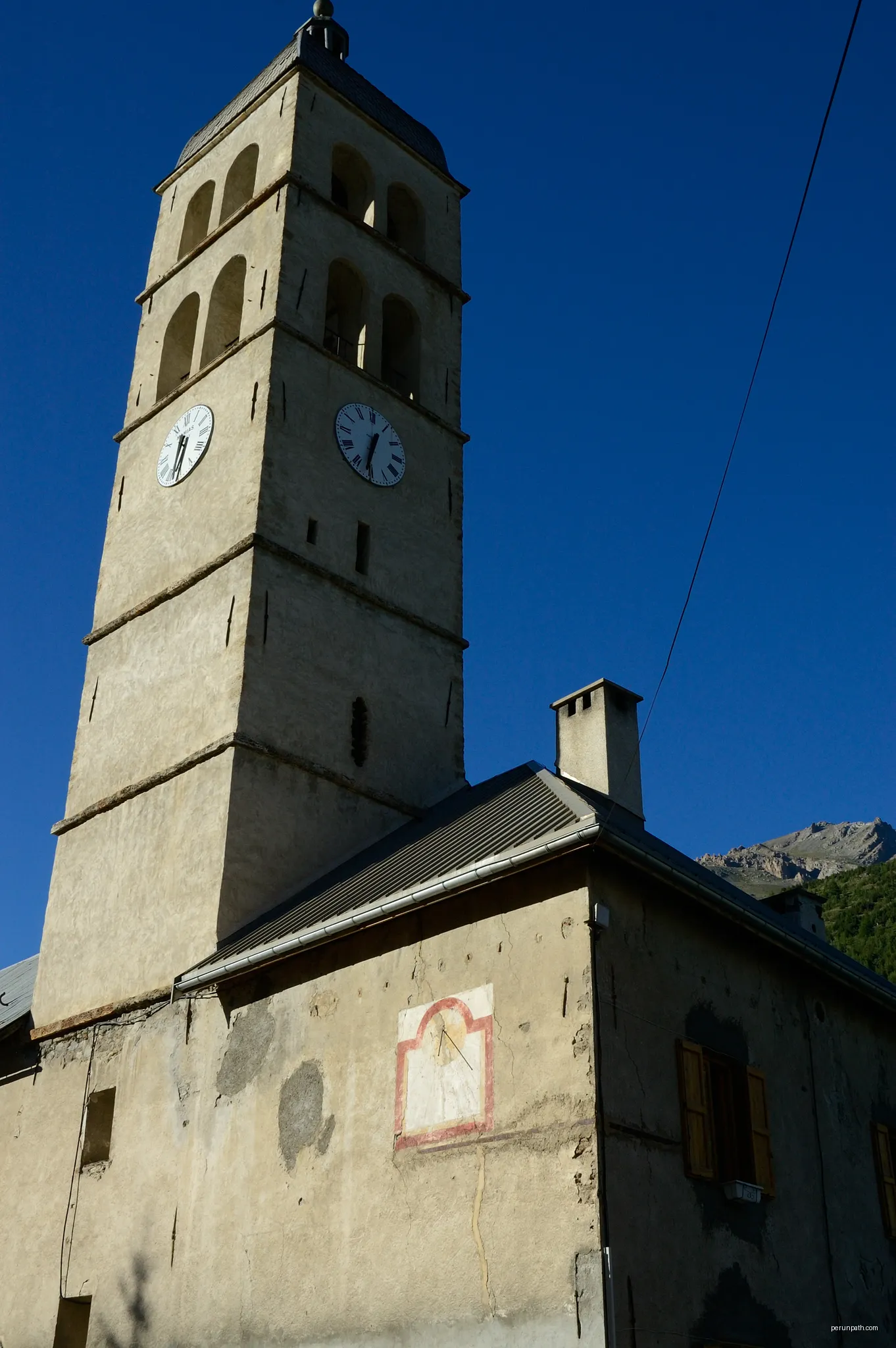 Eglise des Guibertes ; Le Monêtier-les-Bains ; Hautes-Alpes | Autor: Odenel | Licencja: CC BY-SA 3.0 | Źródło: Wikimedia Commons