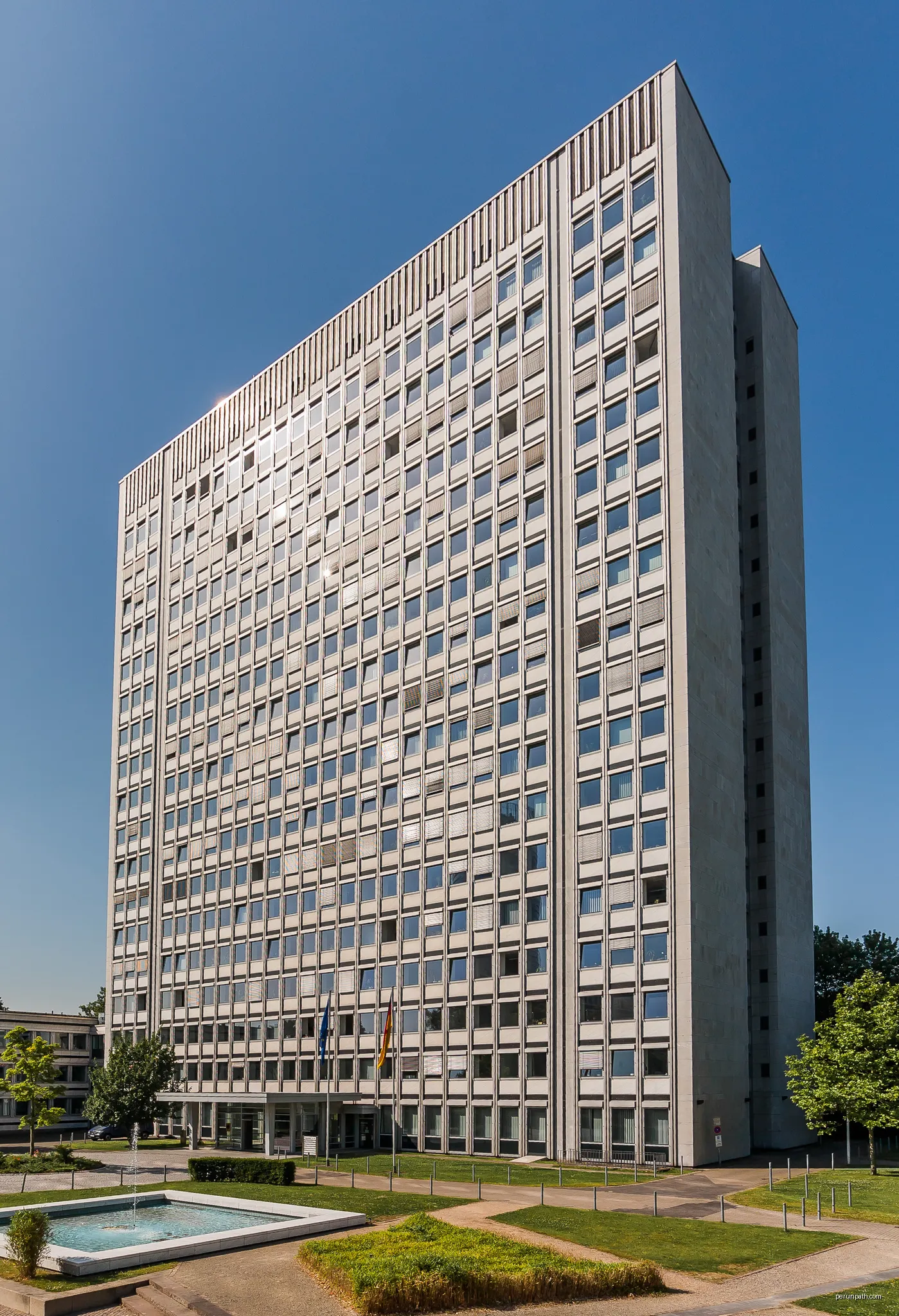 Tulpenfeld 4 in Bonn-Gronau, headquarters of German Federal Network Agency | Autor: Eckhard Henkel | Licencja: CC BY-SA 3.0 de | Źródło: Wikimedia Commons