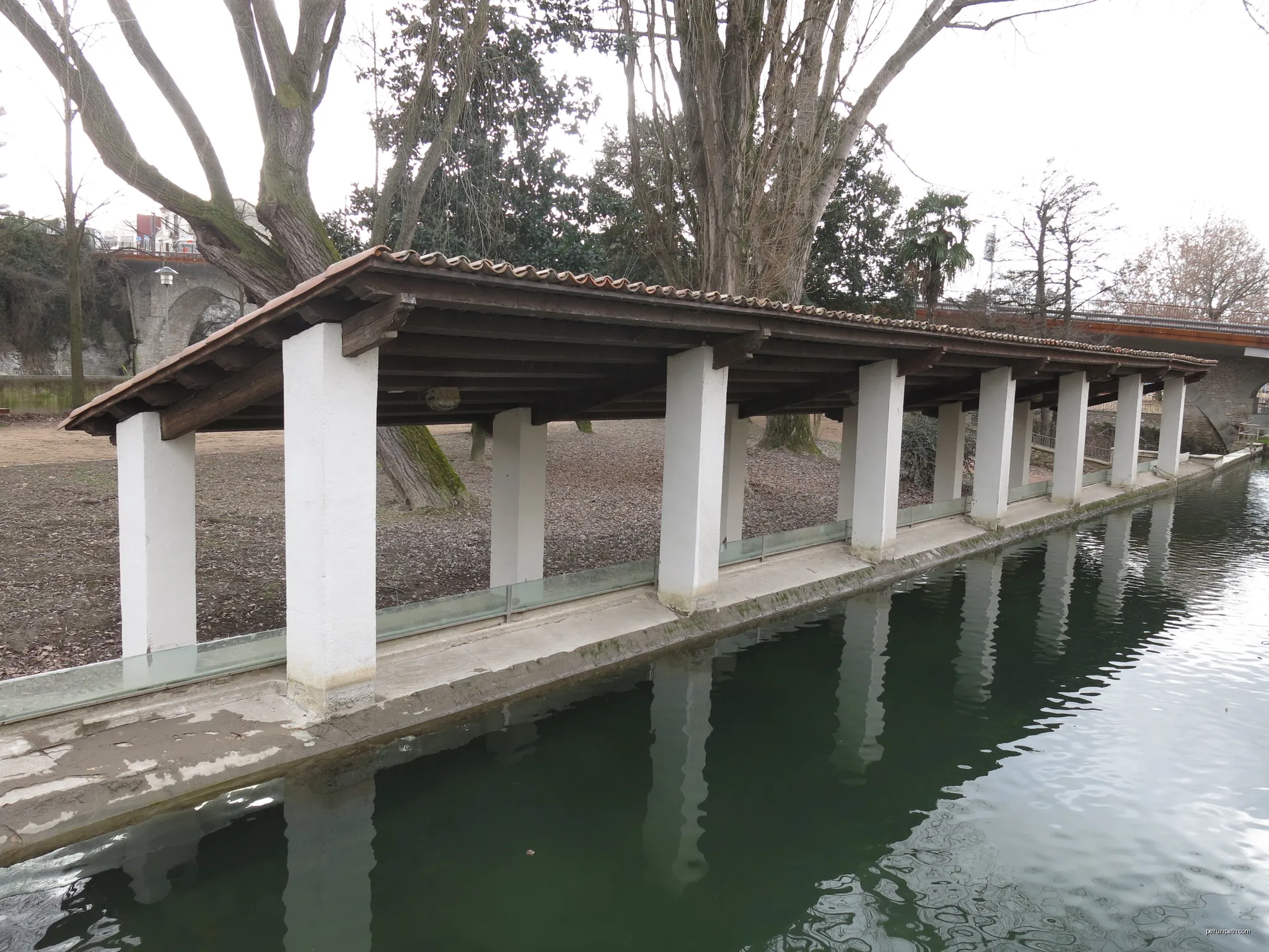 Canal de Manlleu | Autor: Enric | Licencja: CC BY-SA 4.0 | Źródło: Wikimedia Commons