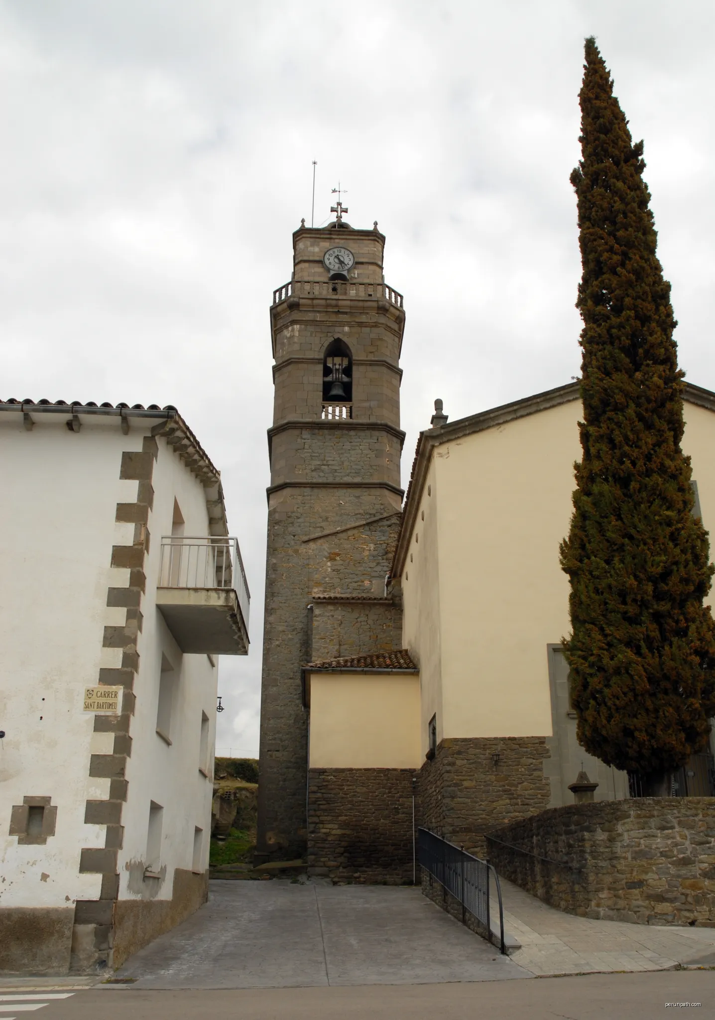 Església parroquial de Santa Maria de Corcó (l'Esquirol) | Autor: Enfo | Licencja: CC BY-SA 4.0 | Źródło: Wikimedia Commons