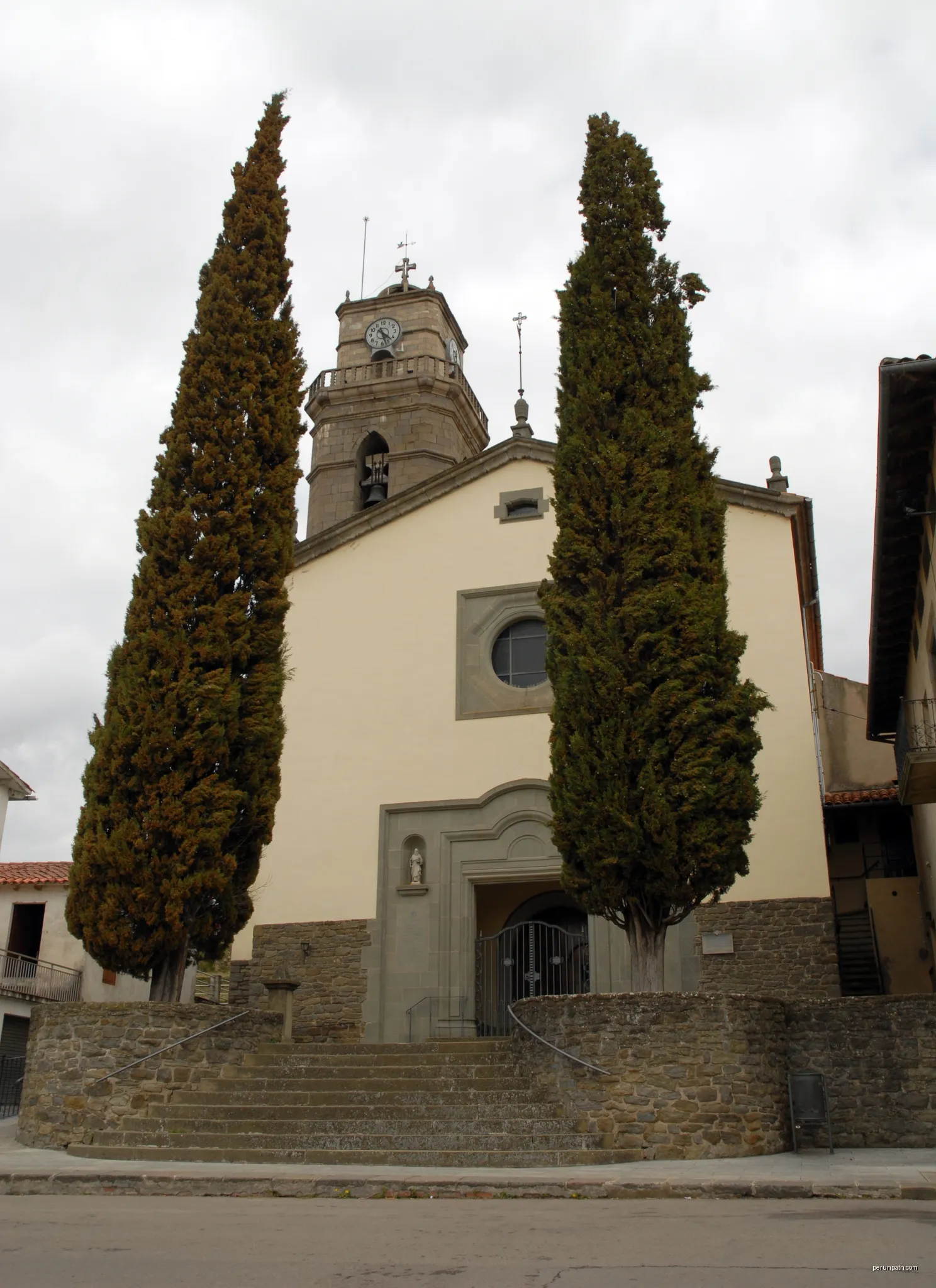Església parroquial de Santa Maria de Corcó (l'Esquirol) | Autor: Enfo | Licencja: CC BY-SA 4.0 | Źródło: Wikimedia Commons
