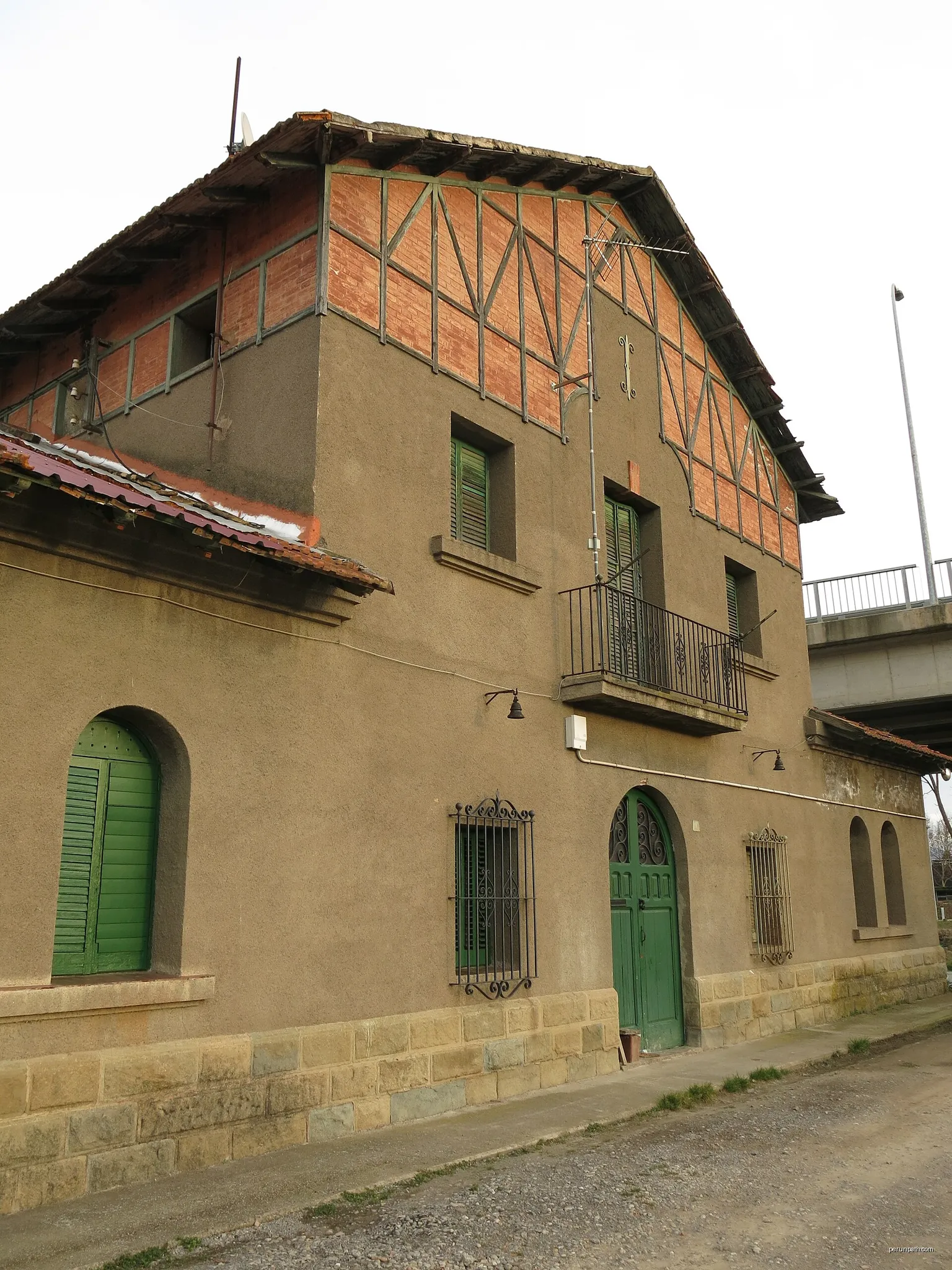 Edifici de l'estació transformadora del ferrocarril (Manlleu) | Autor: Enric | Licencja: CC BY-SA 4.0 | Źródło: Wikimedia Commons