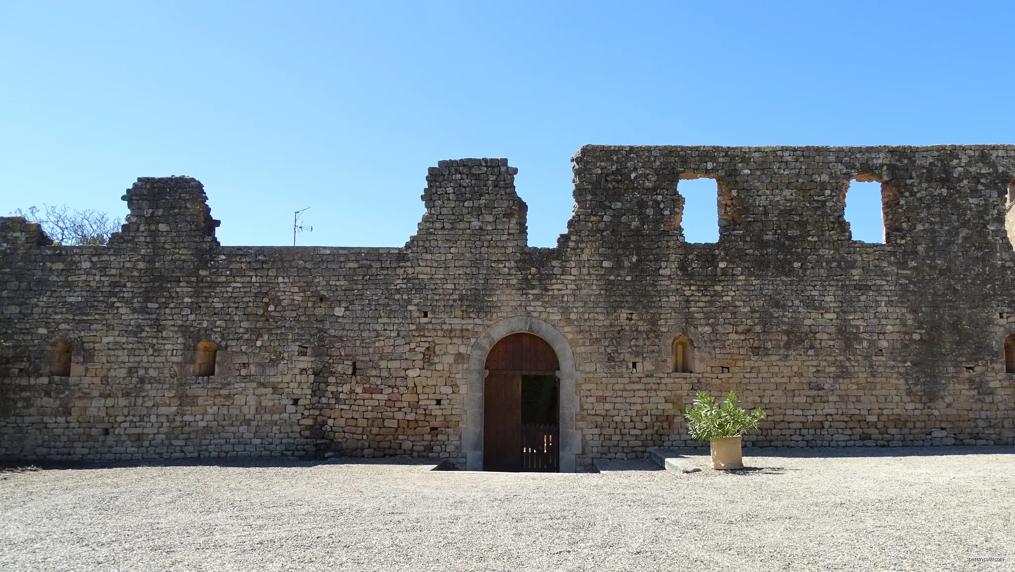 Abbaye Fontcaude | Autor: Selmoval | Licencja: CC BY-SA 4.0 | Źródło: Wikimedia Commons