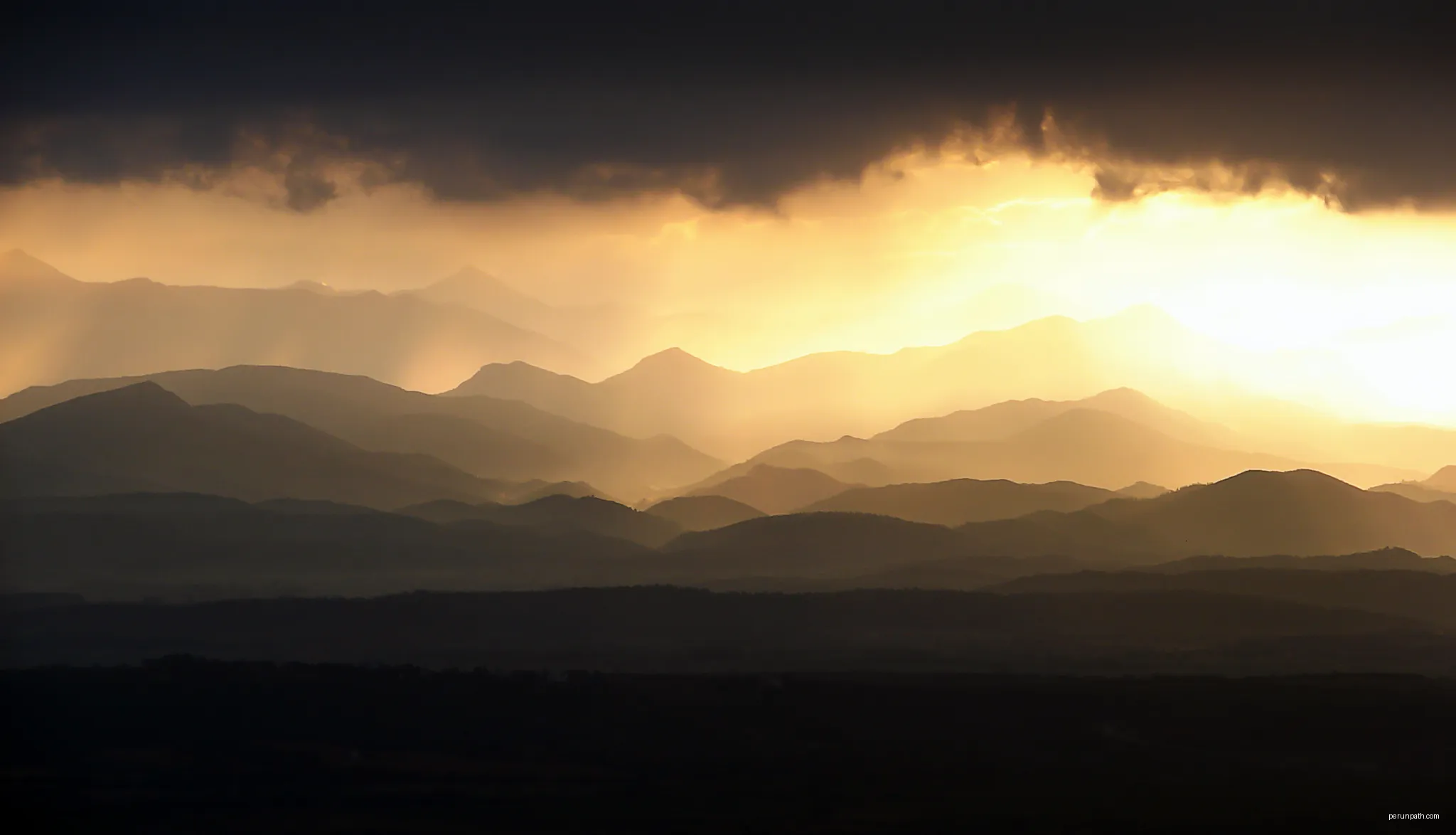 Alta Garrotxa after the storm | Autor: Pedro José Ponce Asensio | Licencja: CC BY-SA 4.0 | Źródło: Wikimedia Commons