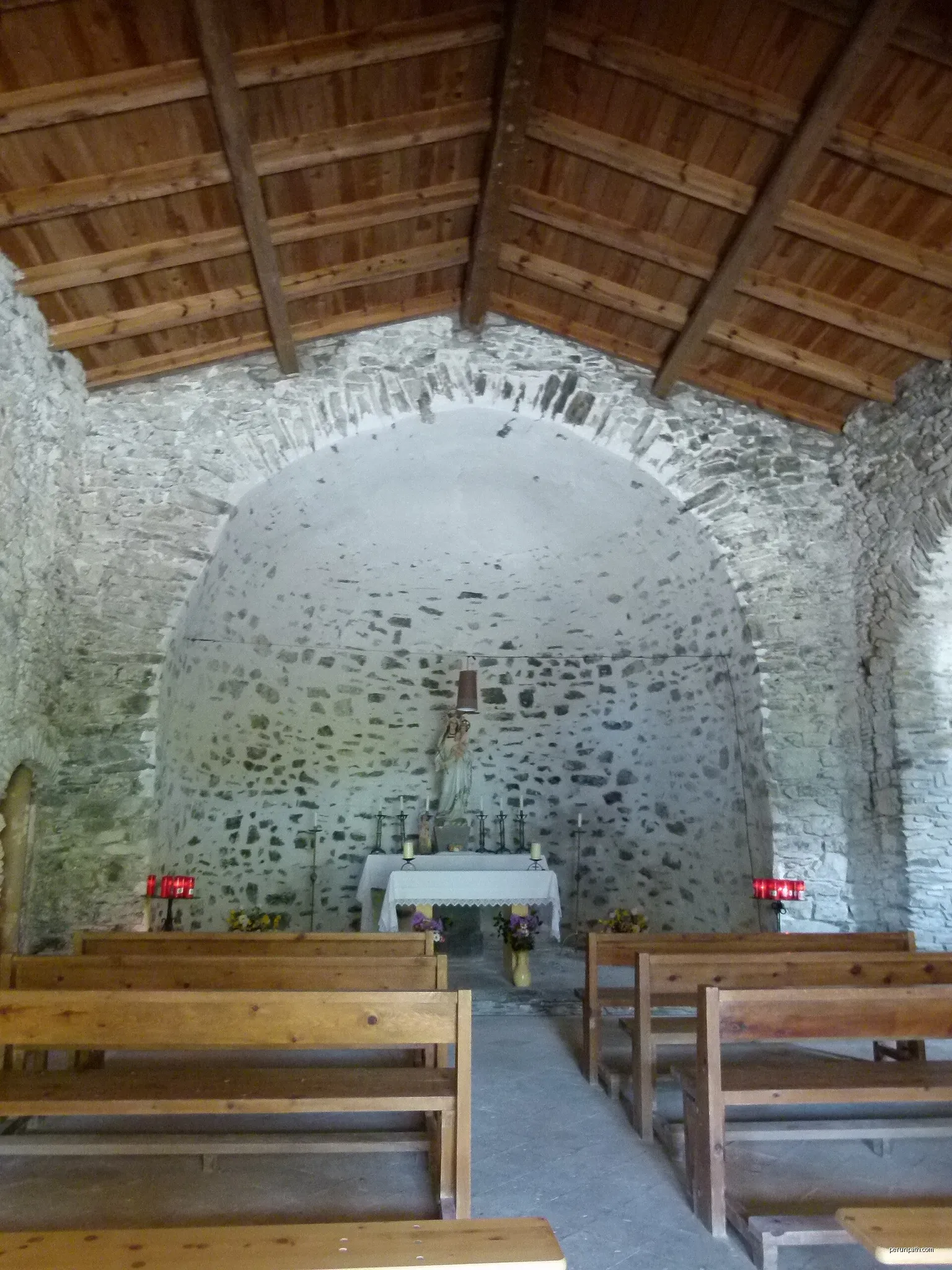 Església de la Mare de Déu de les Neus (Molló) | Autor: Jordiipa | Licencja: CC BY-SA 4.0 | Źródło: Wikimedia Commons