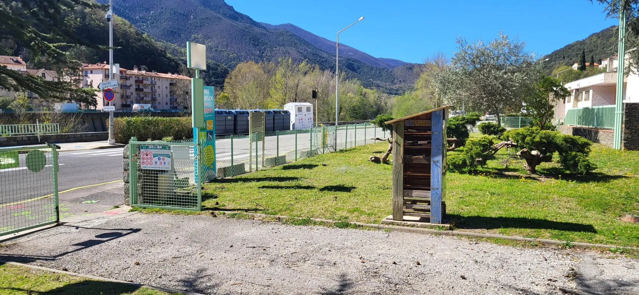 Boîte à livres à Amélie-les-Bains-Palalda | Autor: Jairoulak | Licencja: CC BY-SA 4.0 | Źródło: Wikimedia Commons