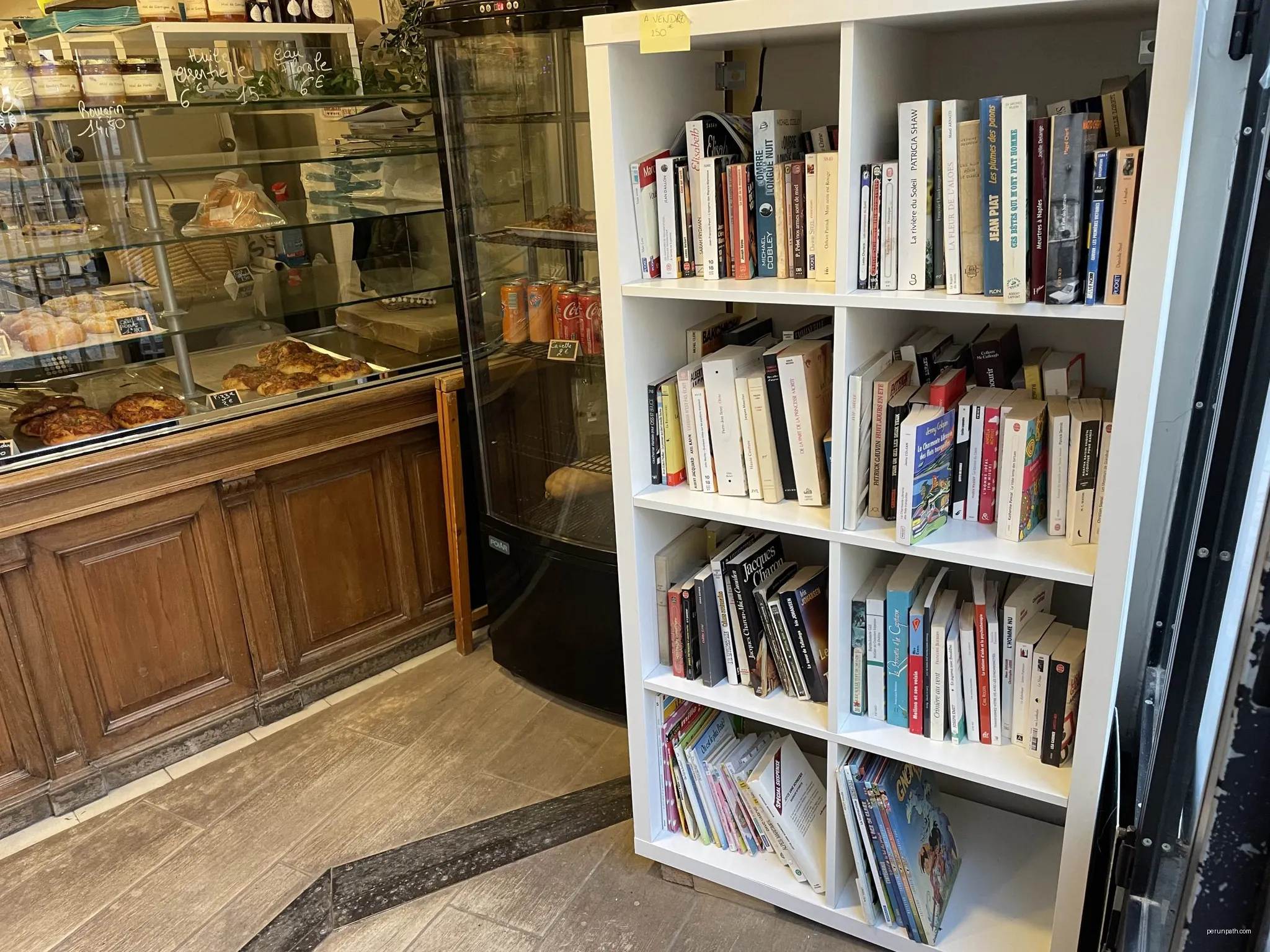 Boîte à livres à Ampus | Autor: Nath2dragui | Licencja: CC BY-SA 4.0 | Źródło: Wikimedia Commons