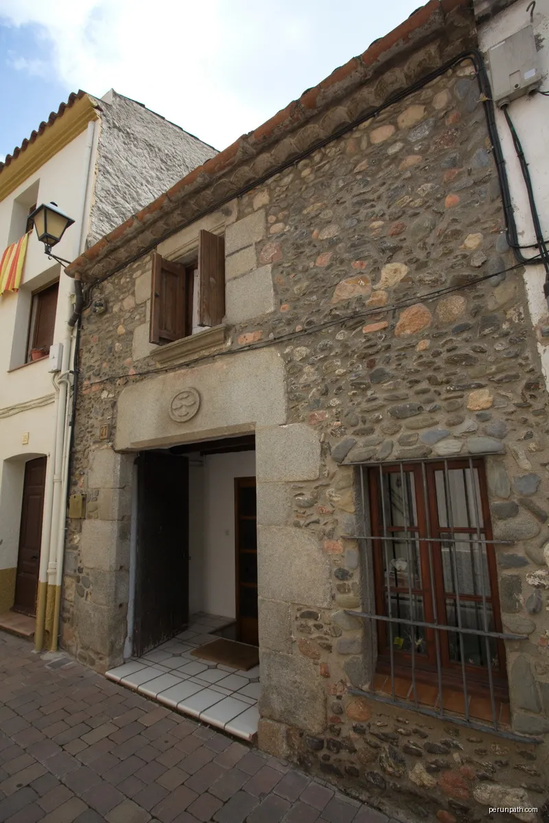 Casa Masades (Sant Antoni de Vilamajor) | Autor: Amadalvarez | Licencja: CC BY-SA 4.0 | Źródło: Wikimedia Commons