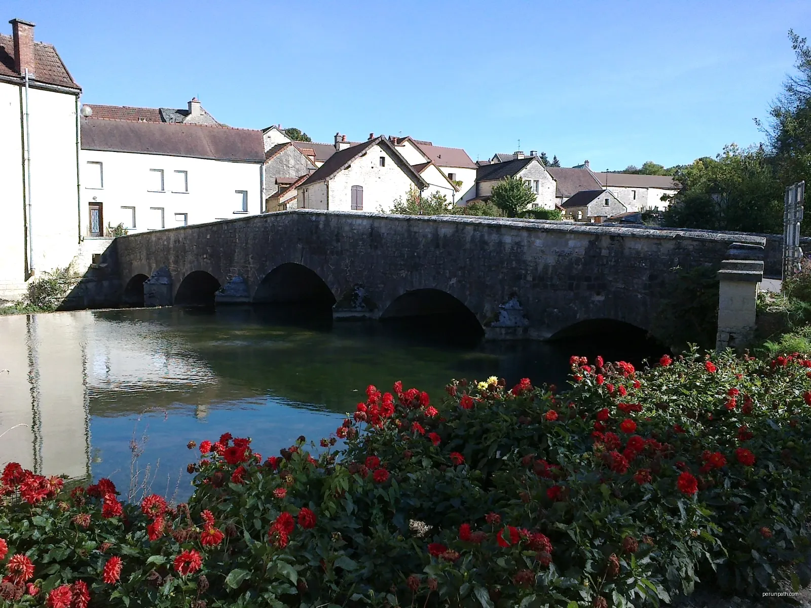 Aube Les Riceys Haut Pont La Laignes | Autor: rene boulay | Licencja: CC BY-SA 3.0 | Źródło: Wikimedia Commons