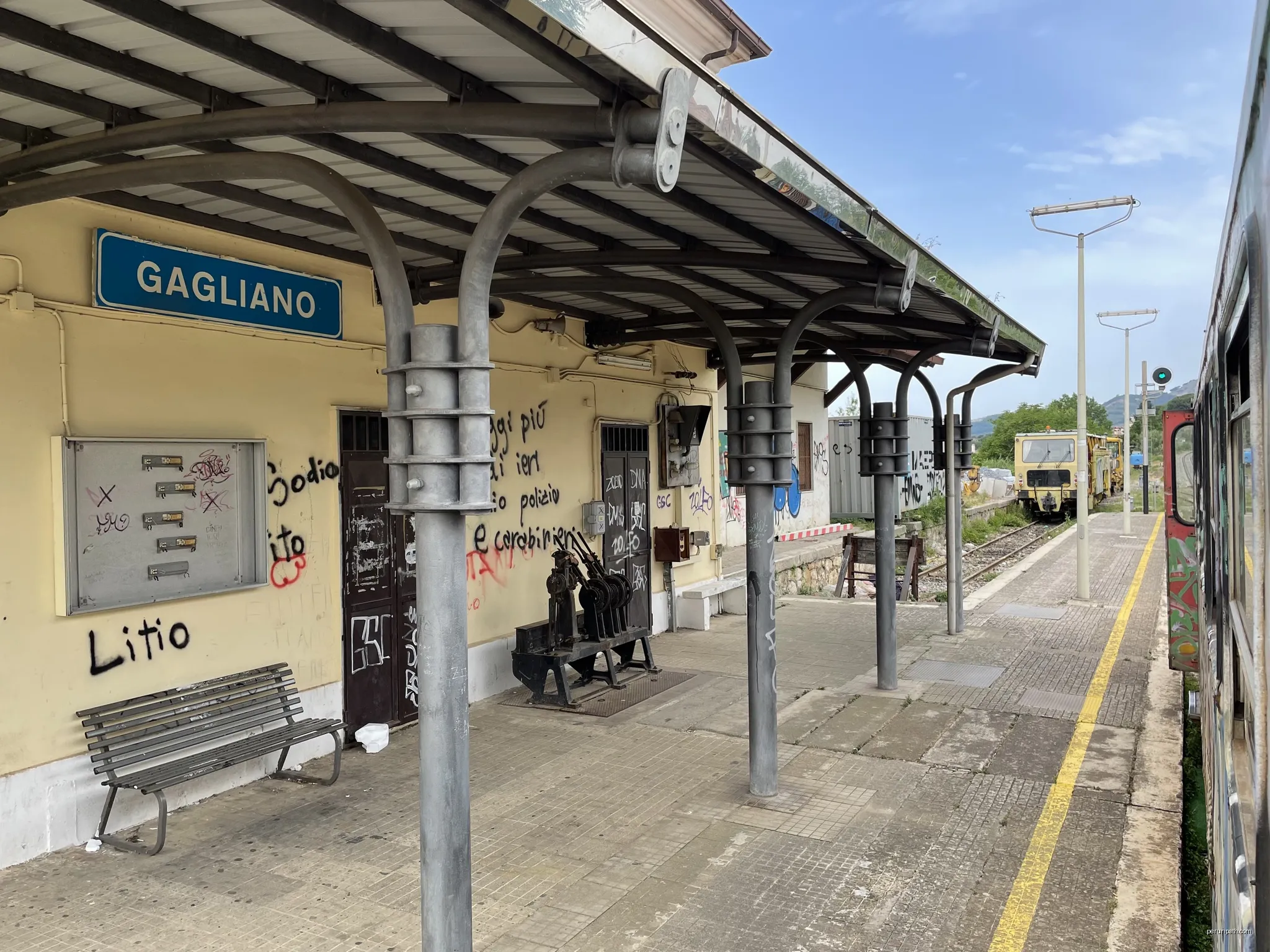 Bahnhof Gagliano | Autor: Patrick1977 | Licencja: CC BY-SA 4.0 | Źródło: Wikimedia Commons