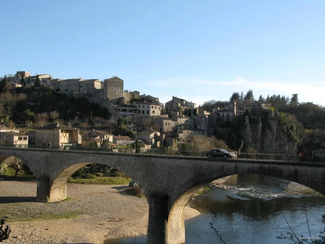 Le Pont - Église Romane