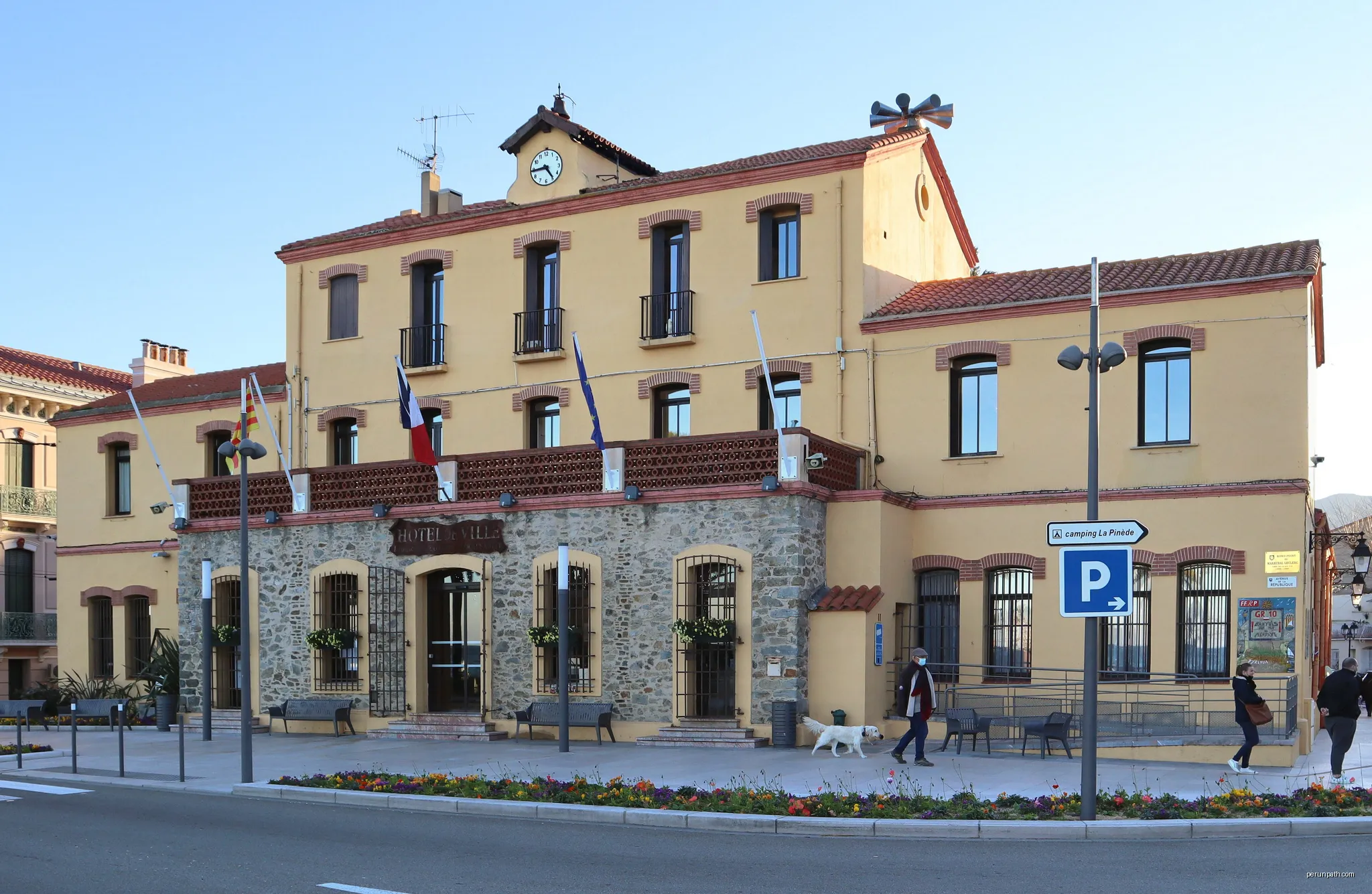 Town hall of Banyuls-sur-Mer | Autor: Palauenc05 | Licencja: CC BY-SA 4.0 | Źródło: Wikimedia Commons