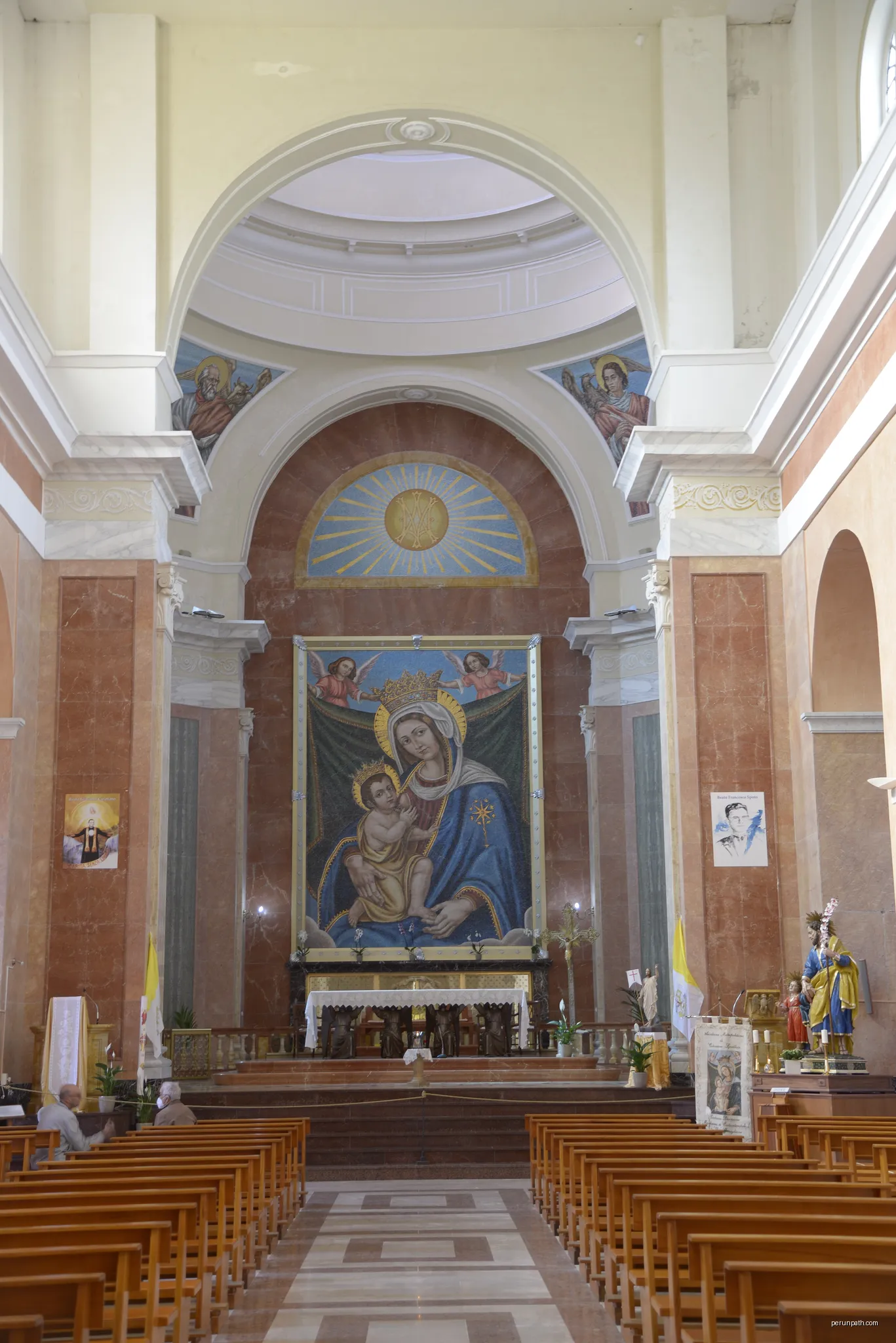 Basilica minore della Madonna di Porto a Gimigliano | Autor: Dario Crespi | Licencja: CC BY-SA 4.0 | Źródło: Wikimedia Commons