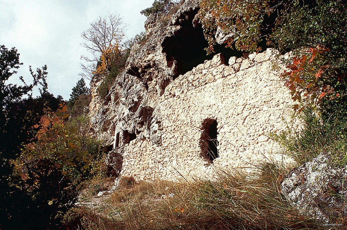 Baume Murade. grottes de Saint-Maurin. | Autor: JYB Devot | Licencja: CC BY-SA 4.0 | Źródło: Wikimedia Commons