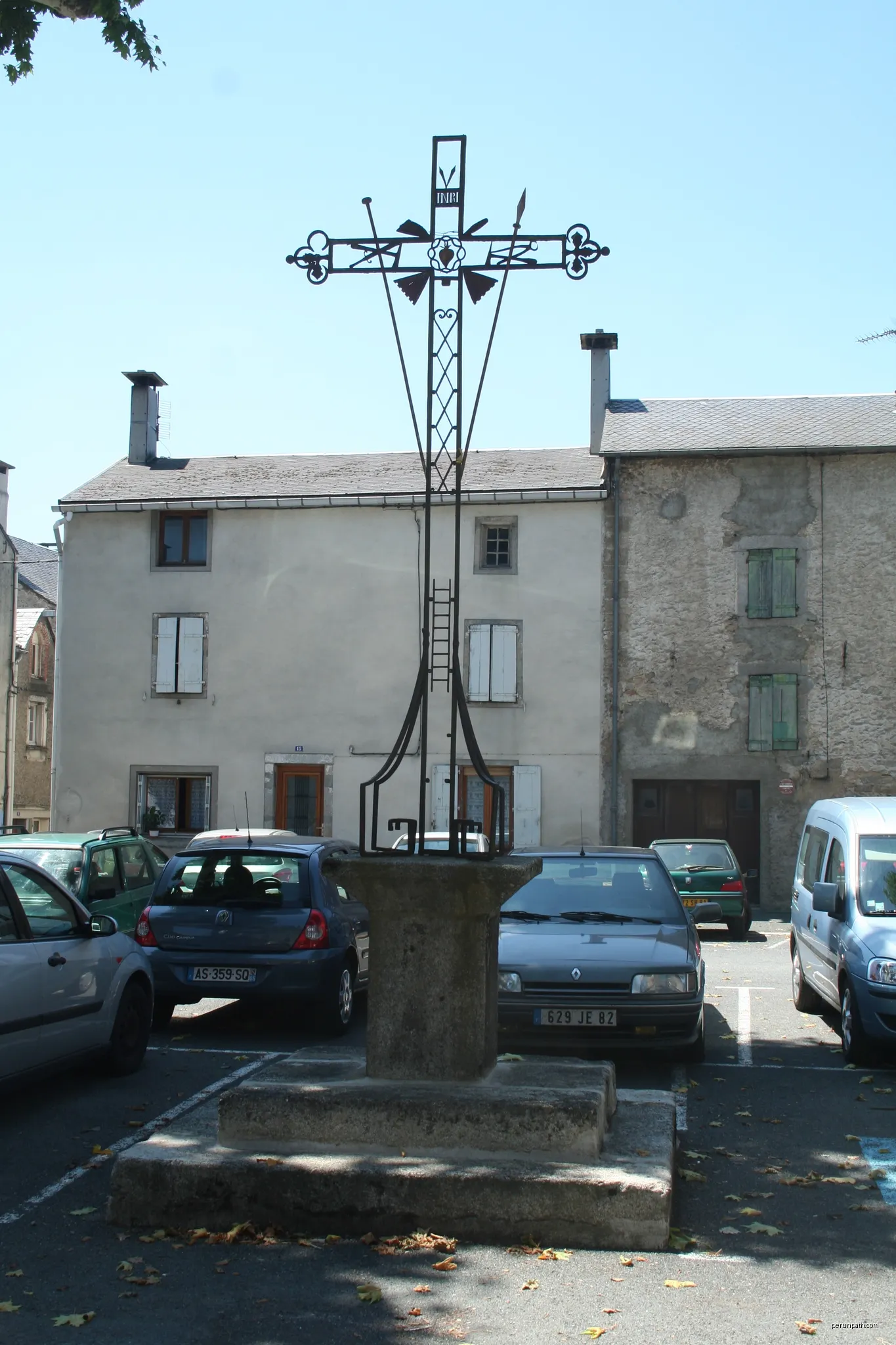 Brassac (Tarn) - croix. | Autor: Fagairolles 34 | Licencja: CC BY-SA 4.0 | Źródło: Wikimedia Commons