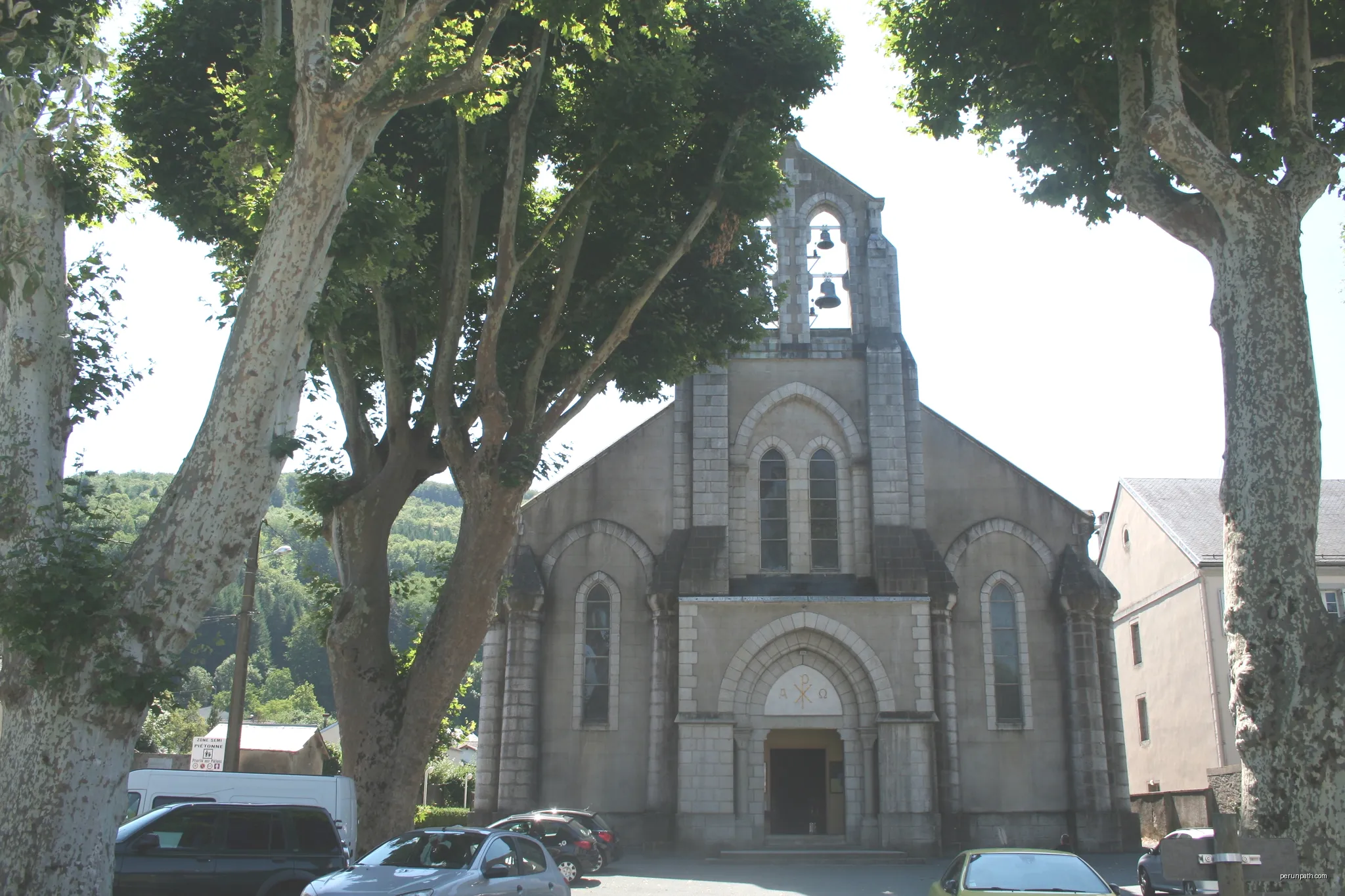 Brassac (Tarn) - église Saint-Georges. | Autor: Fagairolles 34 | Licencja: CC BY-SA 4.0 | Źródło: Wikimedia Commons