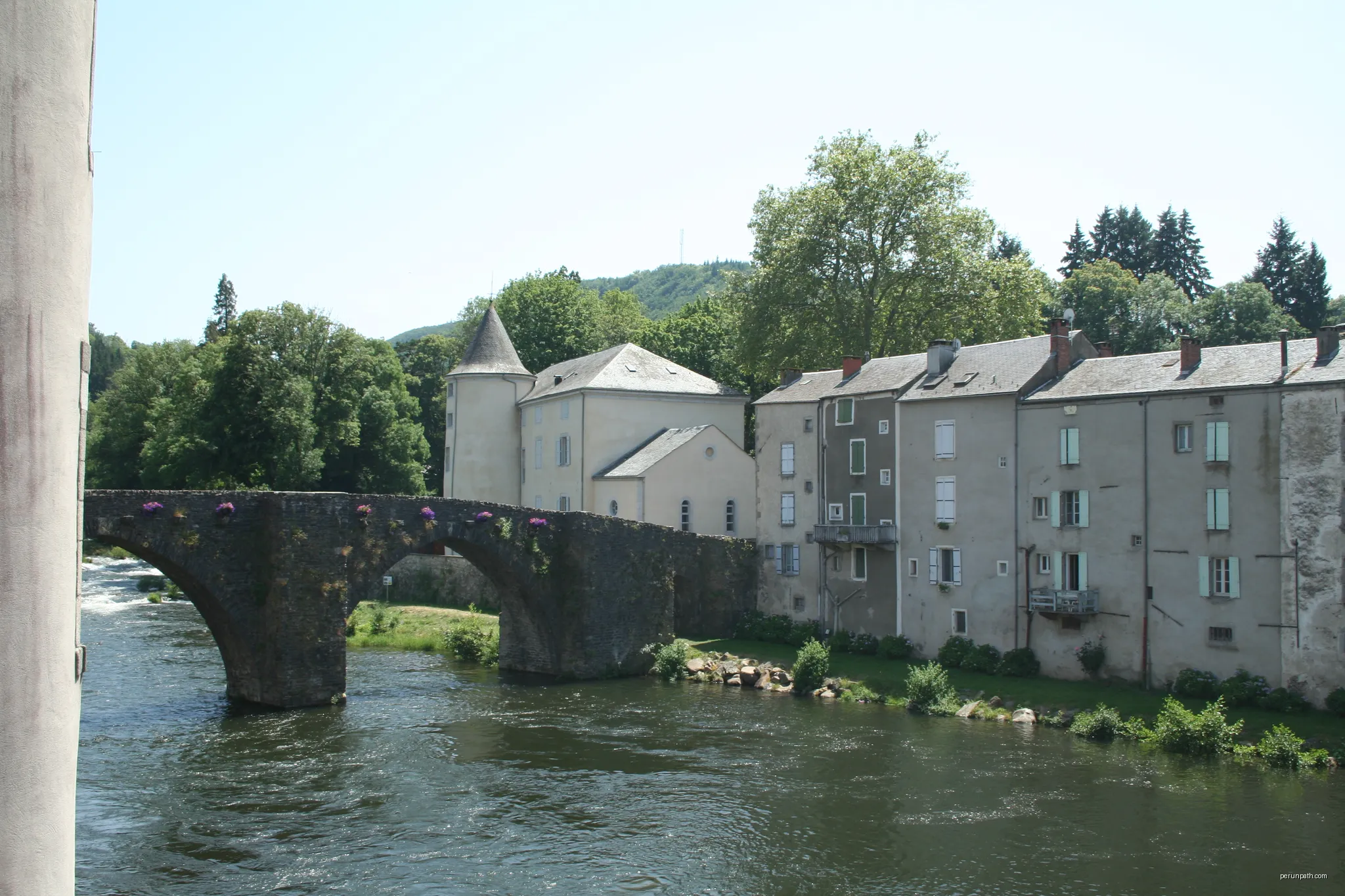 Brassac (Tarn) - Pont vieux sur l'Agout. | Autor: Fagairolles 34 | Licencja: CC BY-SA 4.0 | Źródło: Wikimedia Commons
