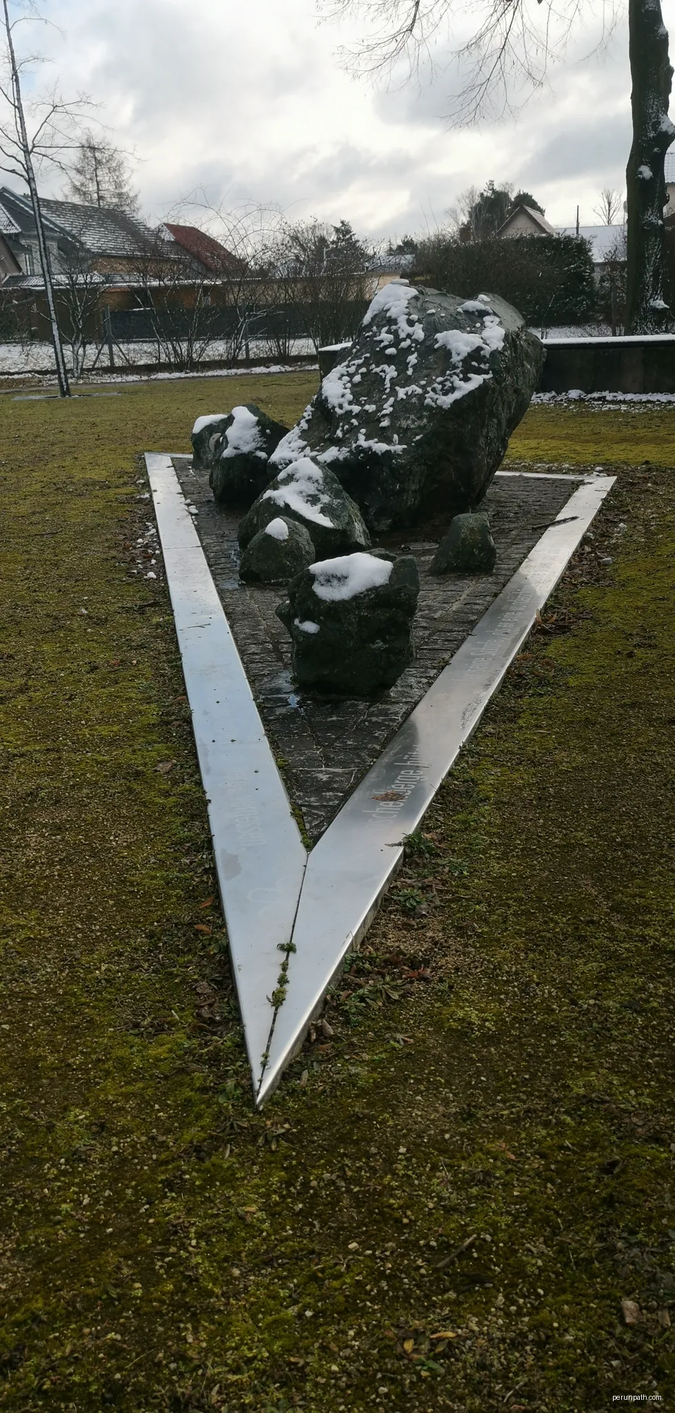 Brunnen Blaue Blume vom Koschenberg in Großkoschen | Autor: Z thomas | Licencja: CC BY-SA 4.0 | Źródło: Wikimedia Commons