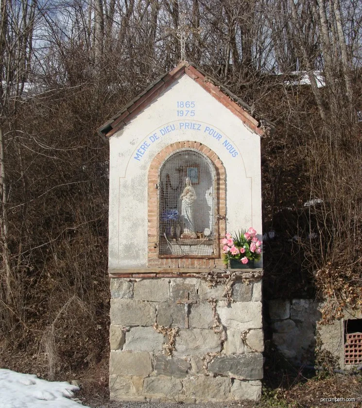 Oratoire à la Vierge au bas de Buissard, lieudit le Moulin. | Autor: Fr.Latreille | Licencja: CC BY-SA 3.0 | Źródło: Wikimedia Commons
