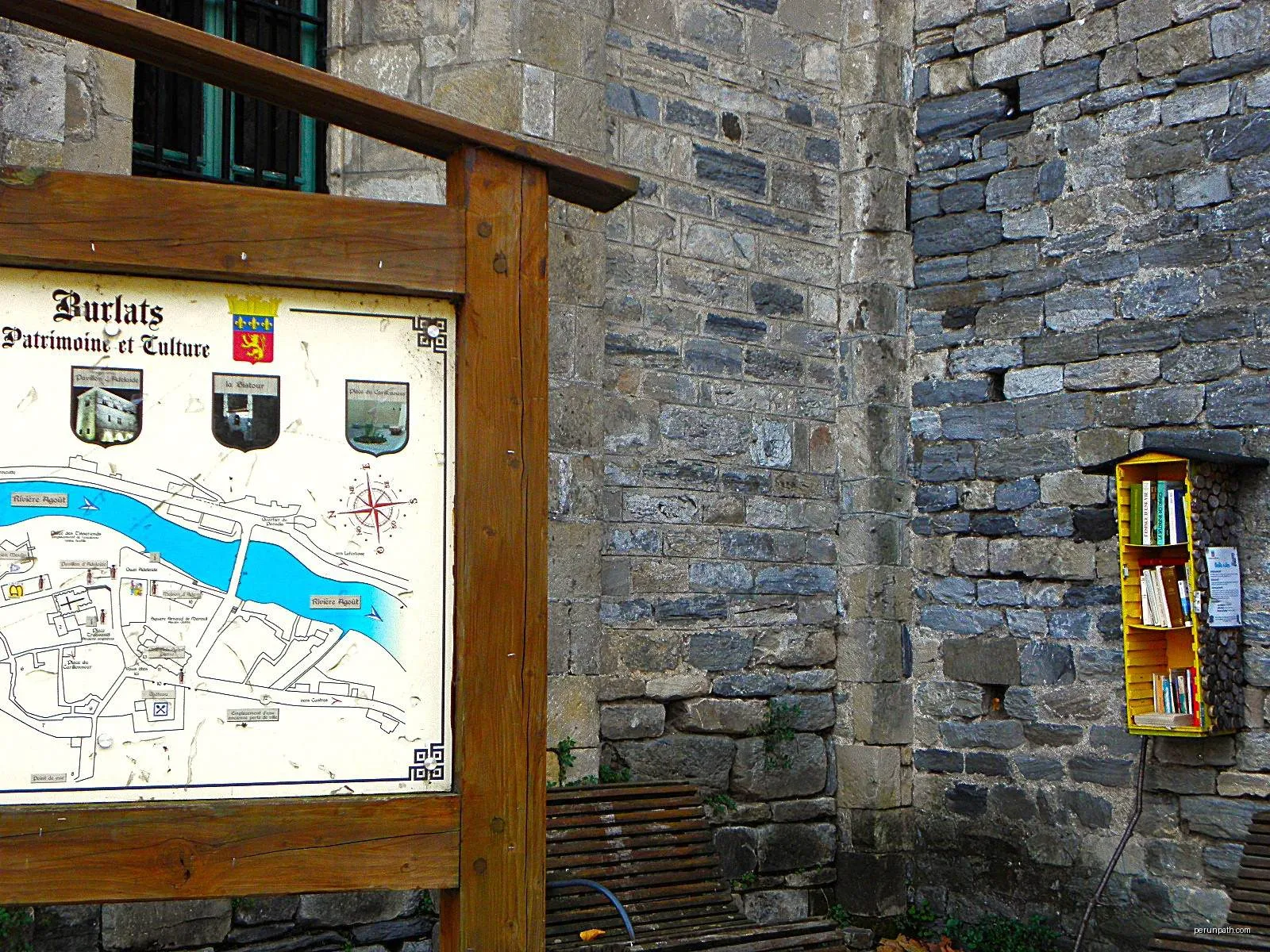 Boîte à livres à Burlats | Autor: Mimi81 | Licencja: CC BY-SA 4.0 | Źródło: Wikimedia Commons