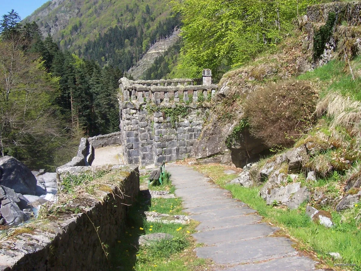 Chemin des Cascades dans le Val de Jéret
