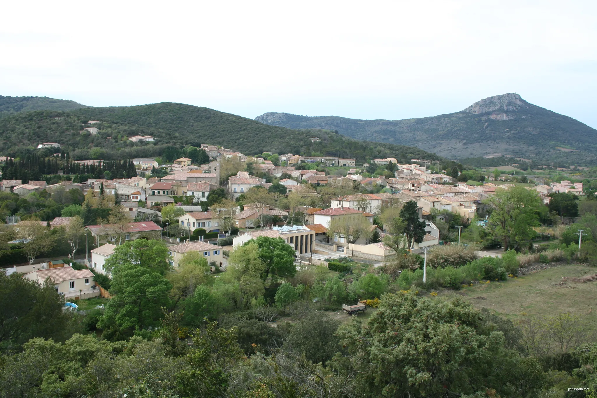 Cabrières (Hérault) - Vue générale. | Autor: Fagairolles 34 | Licencja: CC BY-SA 4.0 | Źródło: Wikimedia Commons